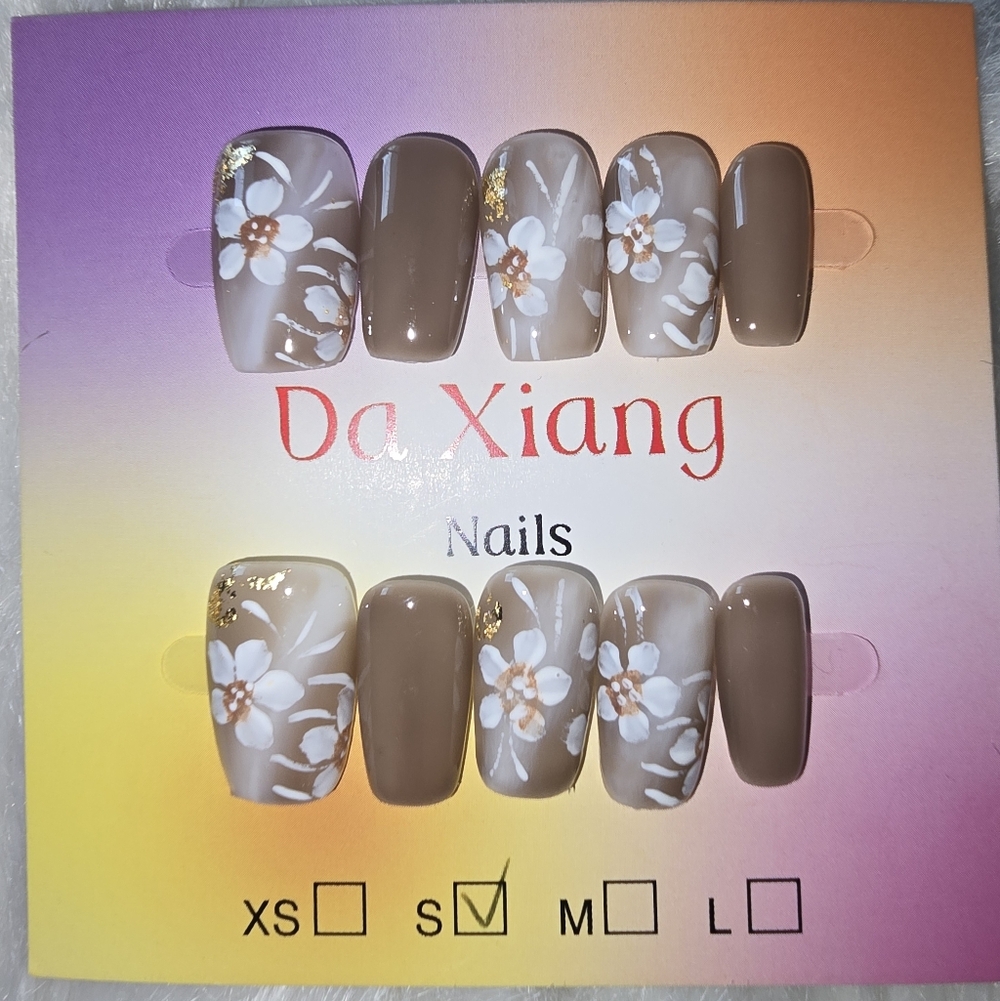 Da Xiang Floral Press-On Nails